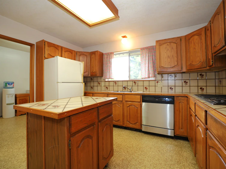 588 Veterans Road, Gibsons, BC, V0N 1V4 - 19