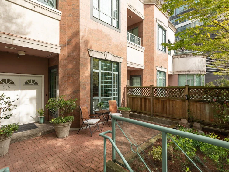 104-293 Smithe Street, Vancouver, BC, V6B 5W4 - 3