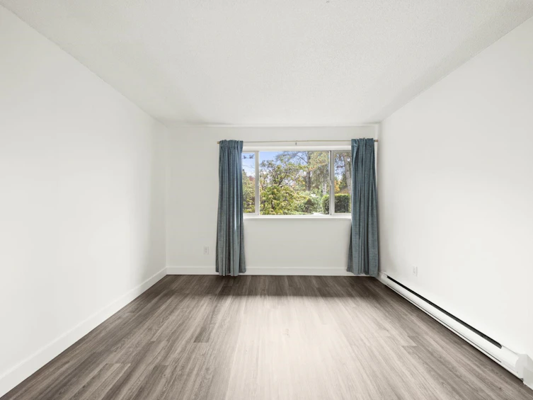 110-9847 Manchester Drive, Burnaby, BC, V3N 4P4 - 9