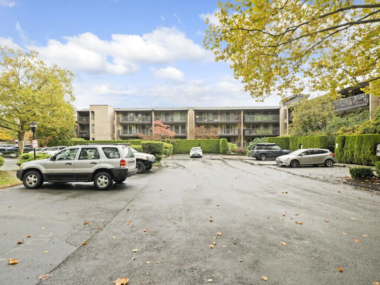 110-9847 Manchester Drive, Burnaby, BC, V3N 4P4 - 5