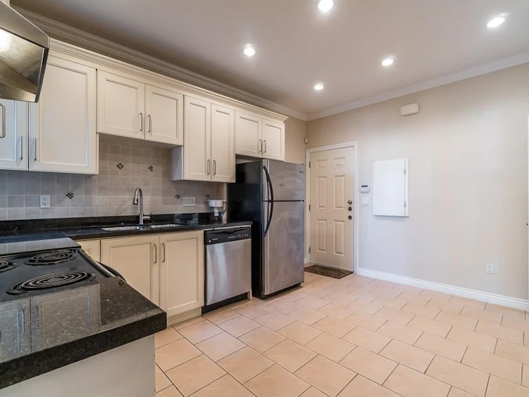 7734 16th Avenue, Burnaby, BC, V3N 1P9 - 6