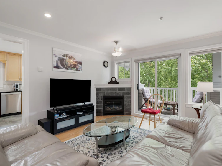 305-20750 Duncan Way, Langley, BC, V3A 9J6 - 3