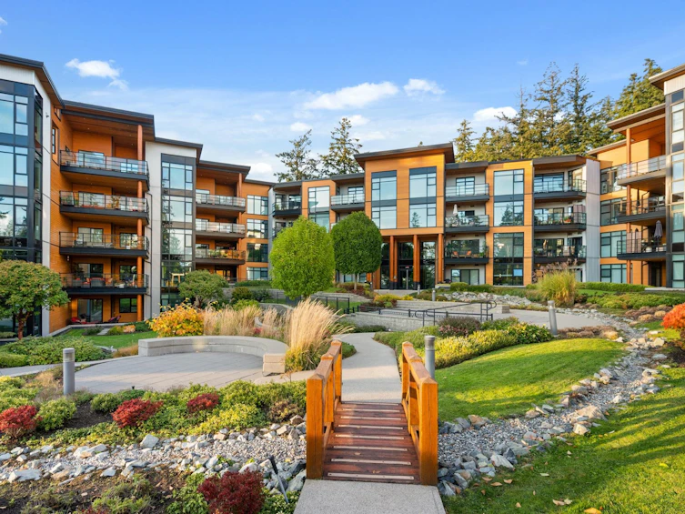 413-14855 Thrift Avenue, Surrey, BC, V4B 2J6 - 2