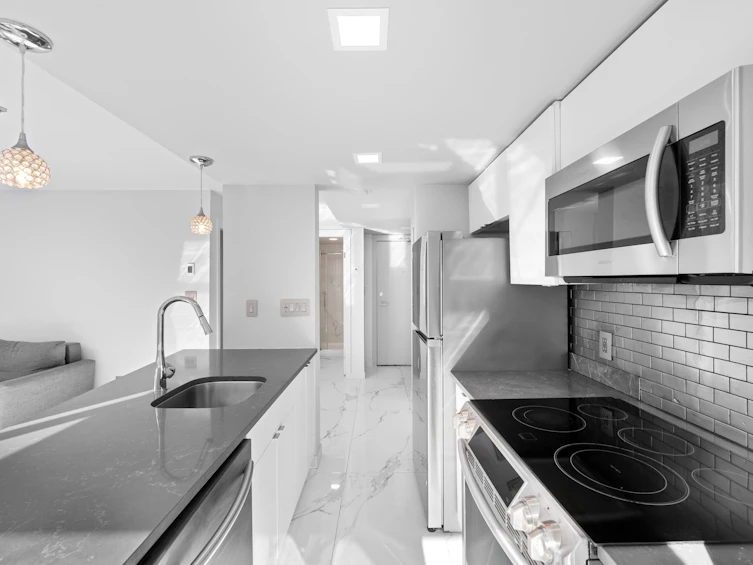702-1188 Howe Street, Vancouver, BC, V6Z 2S8 - 9