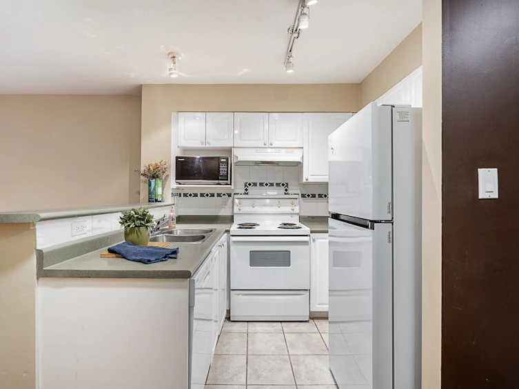 PH17-760 Kingsway, Vancouver, BC, V5V 3C1 - 9
