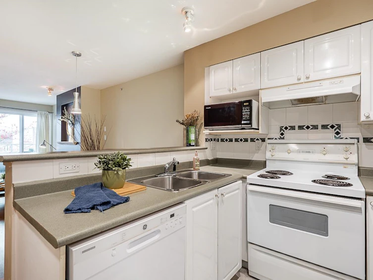 PH17-760 Kingsway, Vancouver, BC, V5V 3C1 - 10