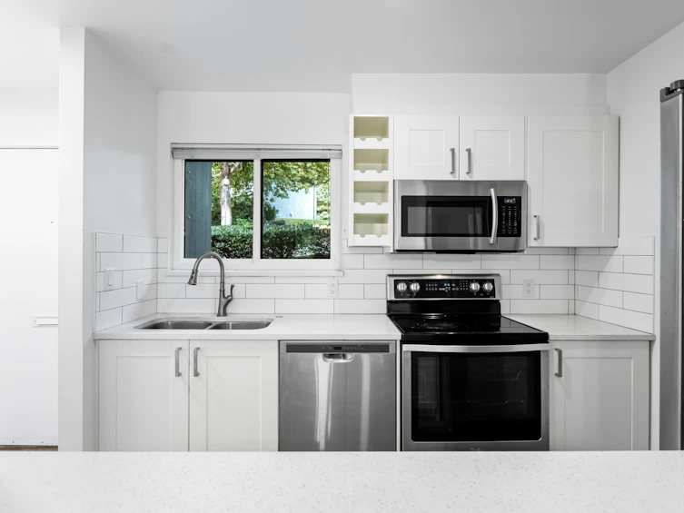860 Blackstock Road, Port Moody, BC, V3H 3R8 - 2