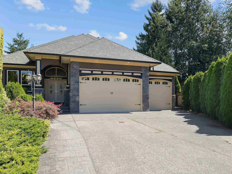 19695 71st Avenue, Langley BC V2Y 2Z7