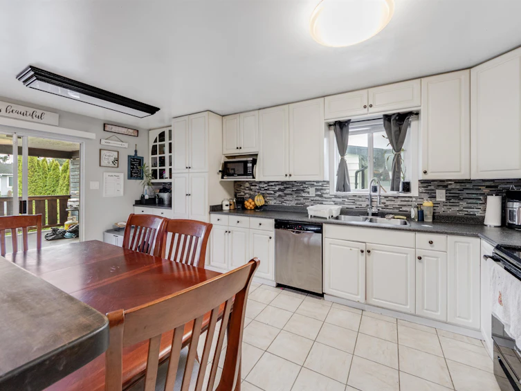 5009 208 Street, Langley, BC, V3A 7A2 - 6