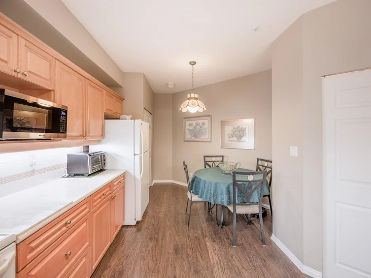 320-3098 Guildford Way, Coquitlam, BC, V3B 7W8 - 9