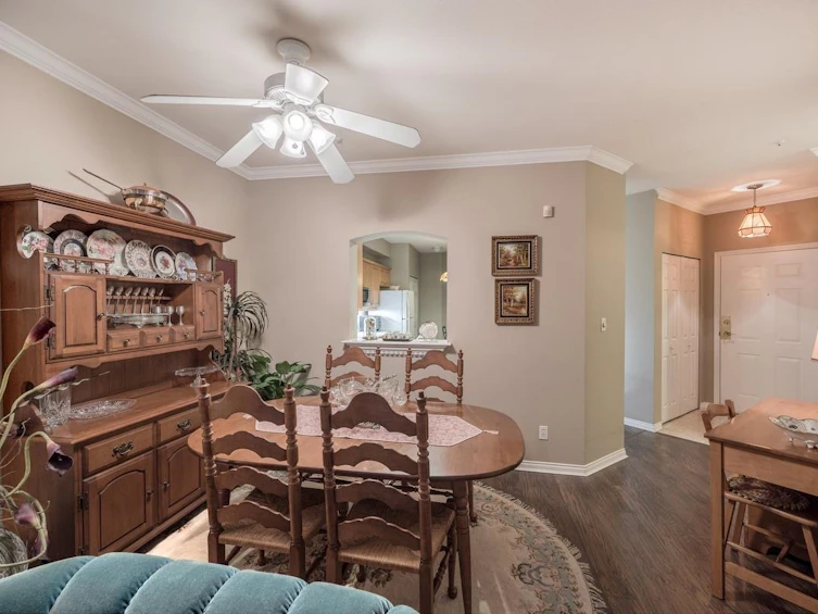 320-3098 Guildford Way, Coquitlam, BC, V3B 7W8 - 5