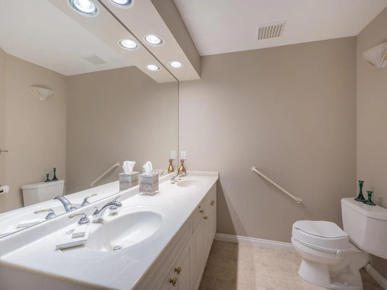 320-3098 Guildford Way, Coquitlam, BC, V3B 7W8 - 15