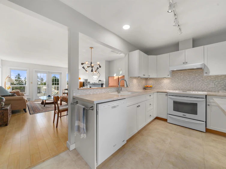 10-5768 Marine Way, Sechelt, BC, V7Z 0K4 - 11