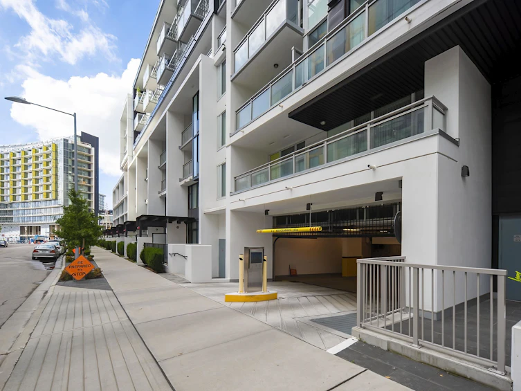804-8699 Hazelbridge Way, Richmond, BC, V6X 0T4 - 3