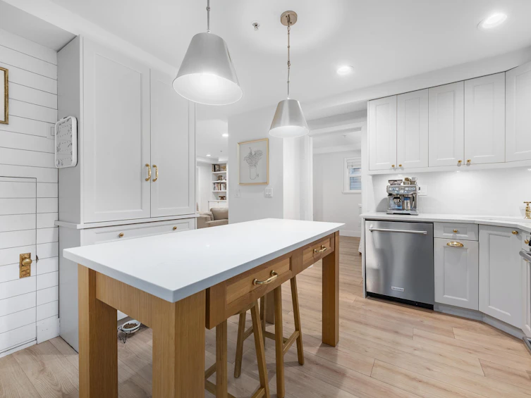 2888 Glen Drive, Vancouver, BC, V5T 4B8 - 17