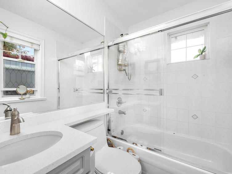 2888 Glen Drive, Vancouver, BC, V5T 4B8 - 30