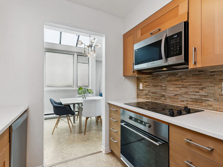 202-1633 Yew Street, Vancouver, BC, V6K 3E6 - 7