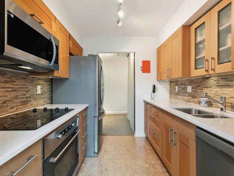 202-1633 Yew Street, Vancouver, BC, V6K 3E6 - 5