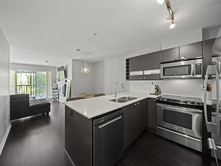 305-21009 56 Avenue, Langley, BC, V3A 0C9