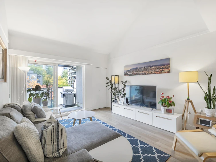 322-4363 Halifax Street, Burnaby, BC, V5C 5Z3