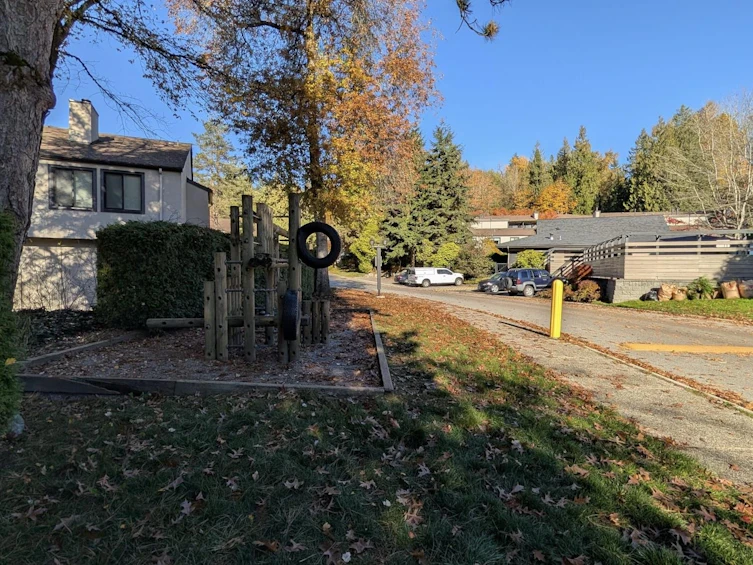 8557 Woodridge Place, Burnaby, BC, V5A 4B3 - 5