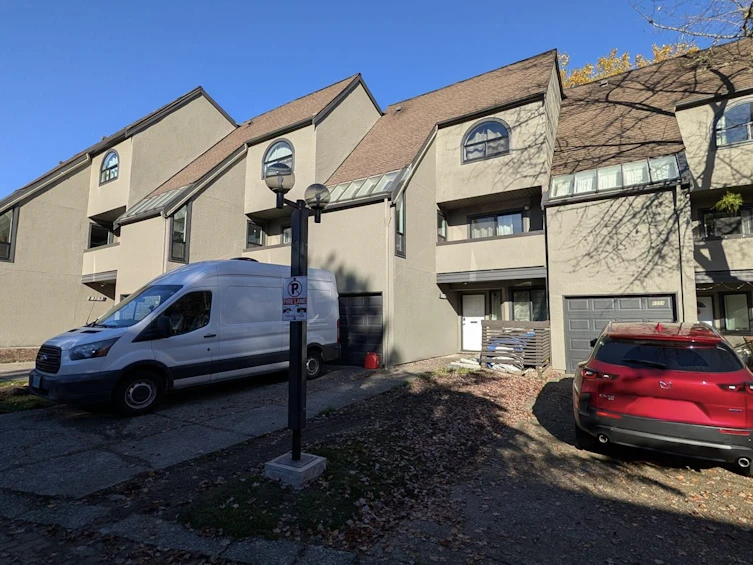 8557 Woodridge Place, Burnaby, BC, V5A 4B3 - 2