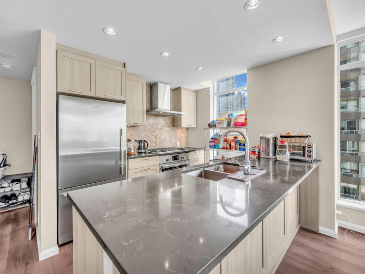 1002-520 Como Lake Avenue, Coquitlam, BC, V3J 0E8 - 3