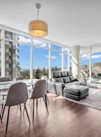 1002 520 Como Lake Avenue