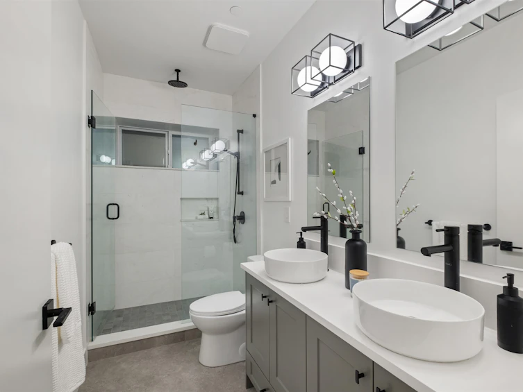 2058 E 5th Avenue, Vancouver, BC, V5N 1M4 - 12