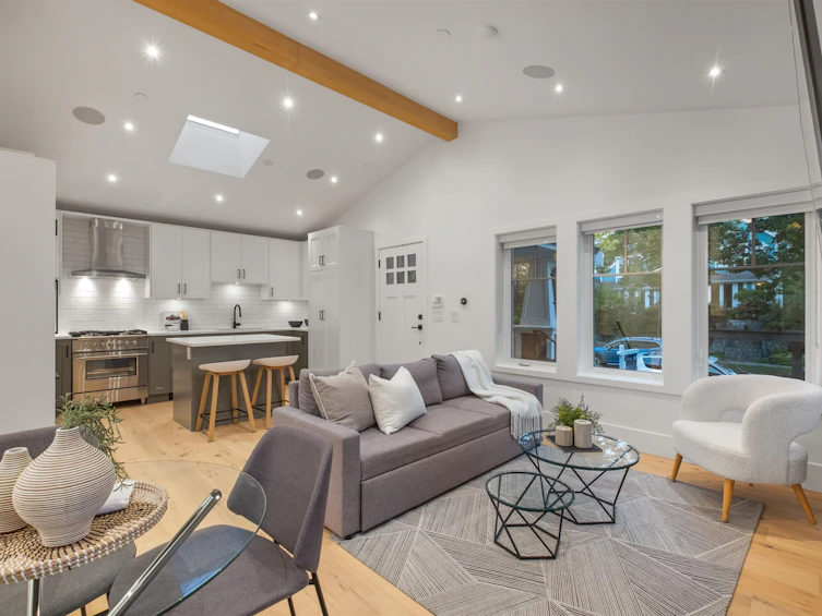 2058 E 5th Avenue, Vancouver, BC, V5N 1M4 - 2