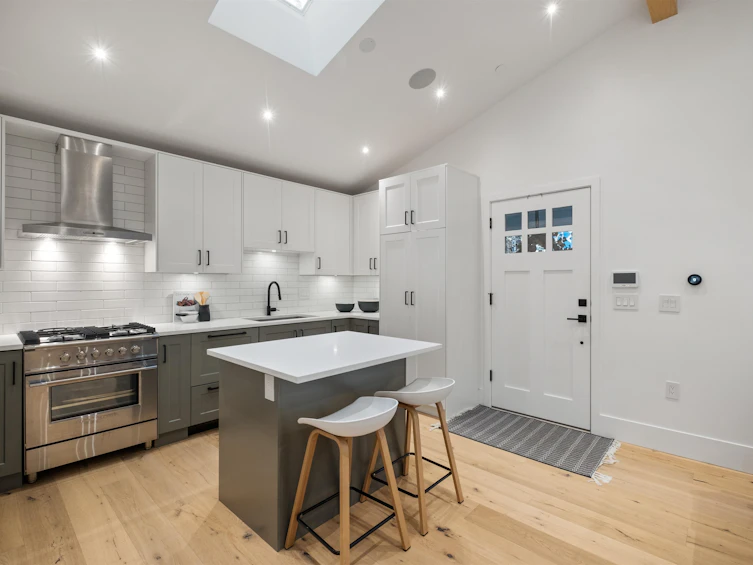 2058 E 5th Avenue, Vancouver, BC, V5N 1M4 - 6