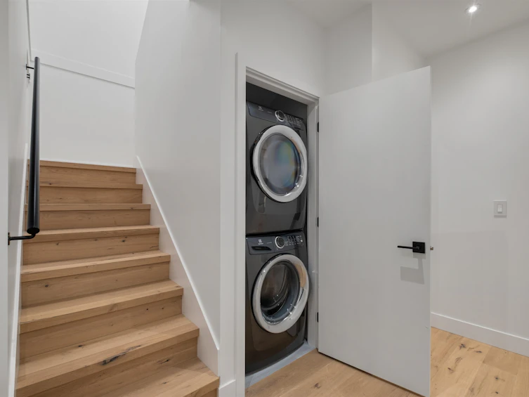 2058 E 5th Avenue, Vancouver, BC, V5N 1M4 - 10
