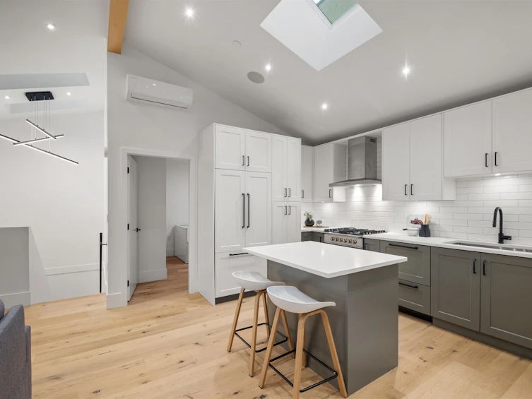 2058 E 5th Avenue, Vancouver, BC, V5N 1M4 - 8
