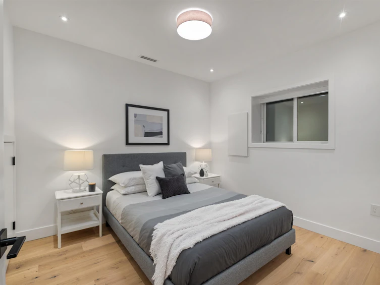 2058 E 5th Avenue, Vancouver, BC, V5N 1M4 - 14