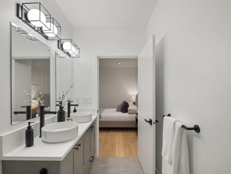2058 E 5th Avenue, Vancouver, BC, V5N 1M4 - 13