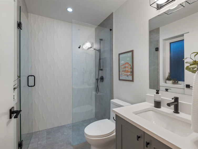 2058 E 5th Avenue, Vancouver, BC, V5N 1M4 - 16