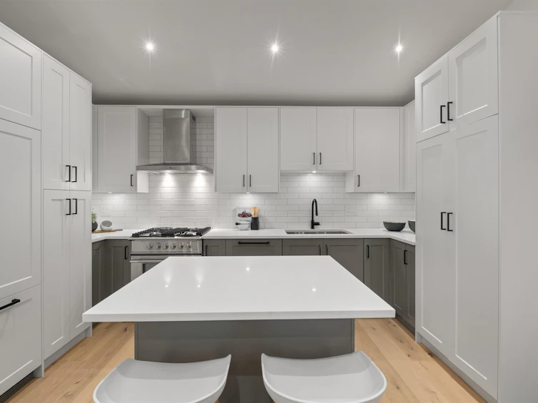 2058 E 5th Avenue, Vancouver, BC, V5N 1M4 - 7