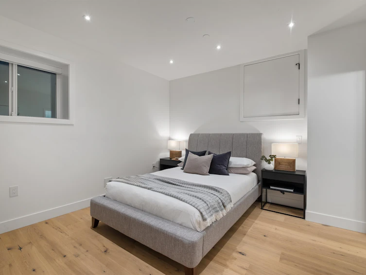 2058 E 5th Avenue, Vancouver, BC, V5N 1M4 - 11