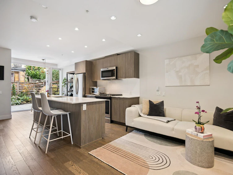 13-531 East 16th Avenue, Vancouver, BC, V5T 2V1 - 2