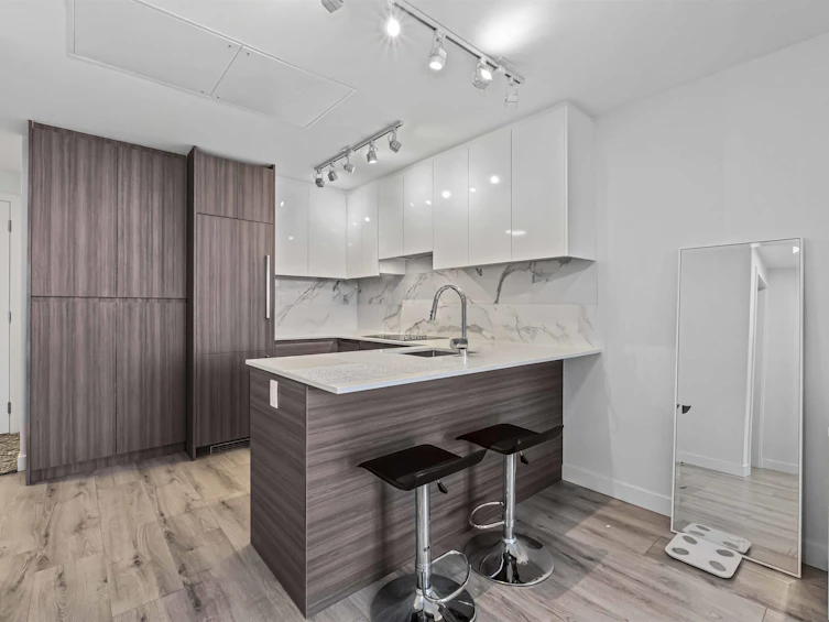 1811-10626 City Parkway, Surrey, BC, V3T 0S3 - 6