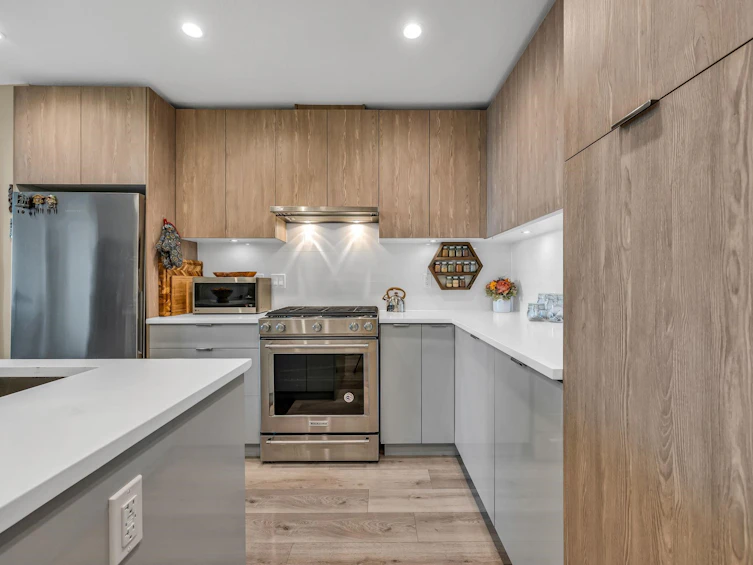 404-128 E 8th Street, North Vancouver, BC, V7L 0H2 - 4