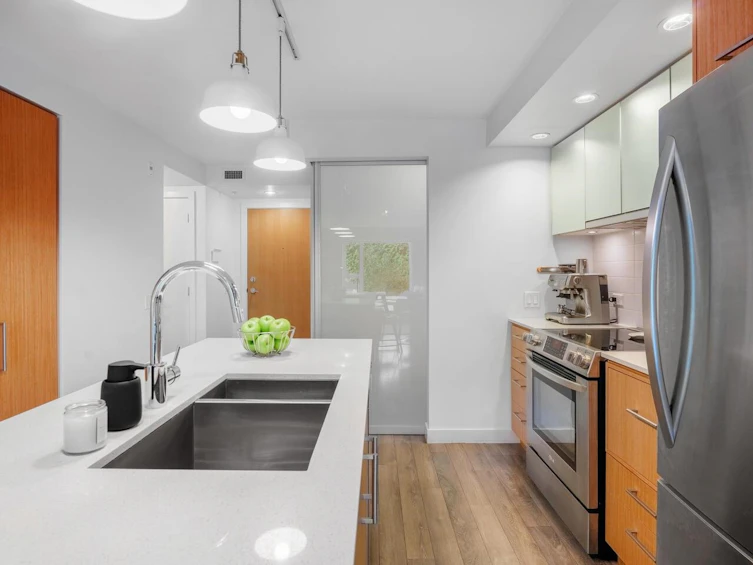 208-221 E 3rd Street, North Vancouver, BC, V7L 0C1 - 6