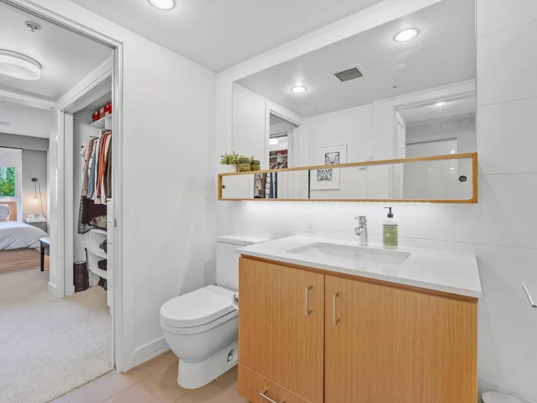 208-221 E 3rd Street, North Vancouver, BC, V7L 0C1 - 18