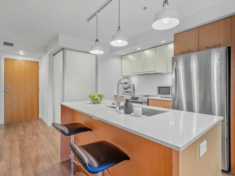 208-221 E 3rd Street, North Vancouver, BC, V7L 0C1 - 4