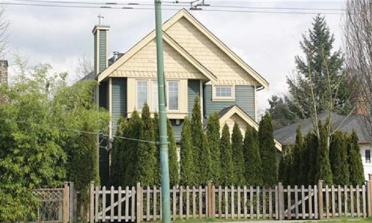1949 E Broadway