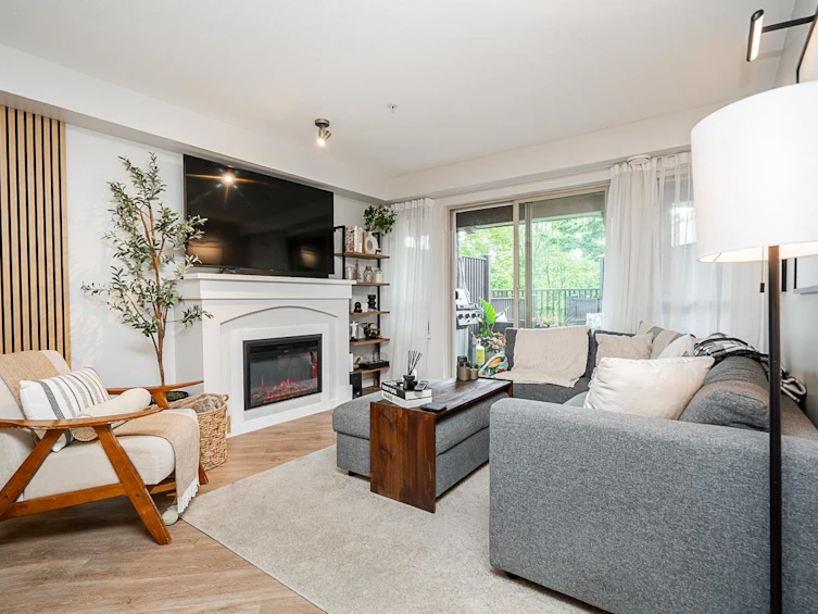 211-3132 Dayanee Springs Boulevard, Coquitlam, BC, V3E 0B5 - 2