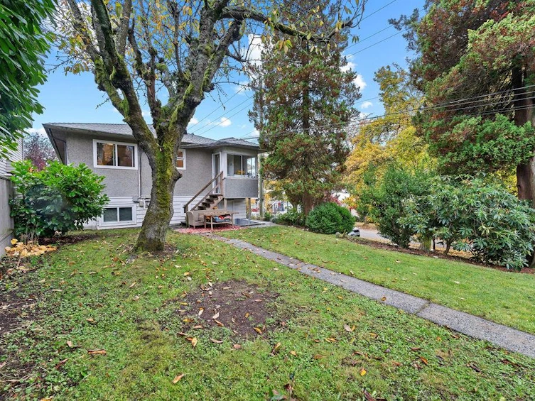 3605 Oxford Street, Vancouver, BC, V5K 1P4 - 25