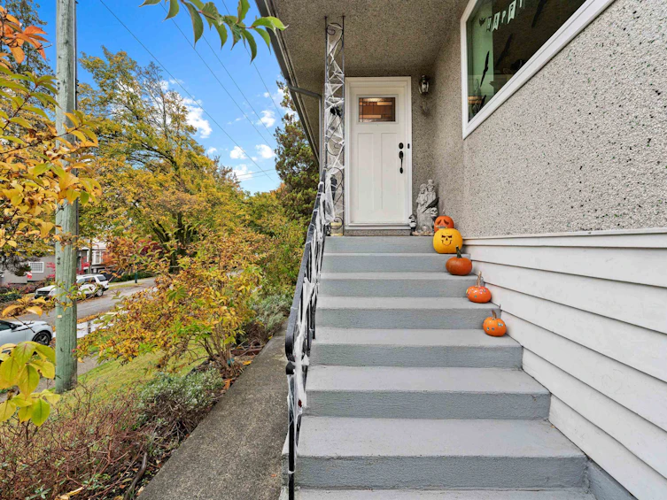 3605 Oxford Street, Vancouver, BC, V5K 1P4 - 7
