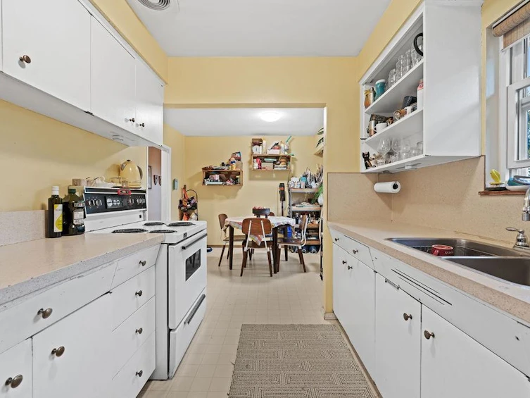 3605 Oxford Street, Vancouver, BC, V5K 1P4 - 14