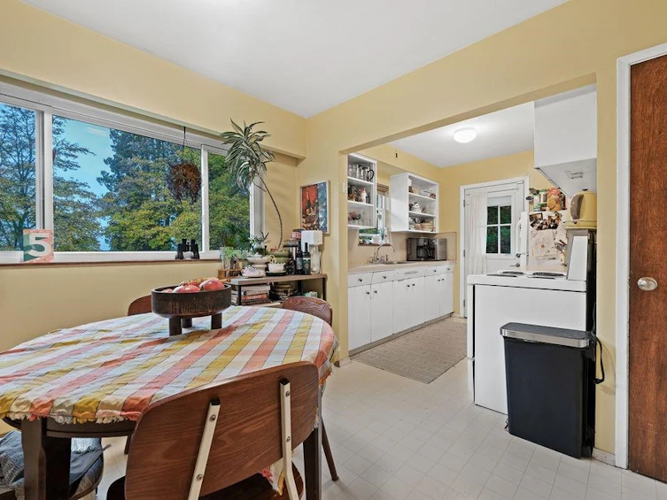 3605 Oxford Street, Vancouver, BC, V5K 1P4 - 12